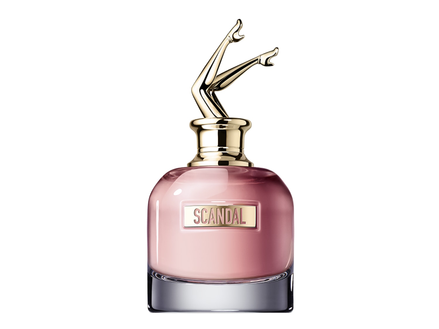 Różowy flakon perfum Scandal z złotą nakrętką w kształcie nóg kobiety, umieszczony na białym tle, prezentuje luksus i elegancję.