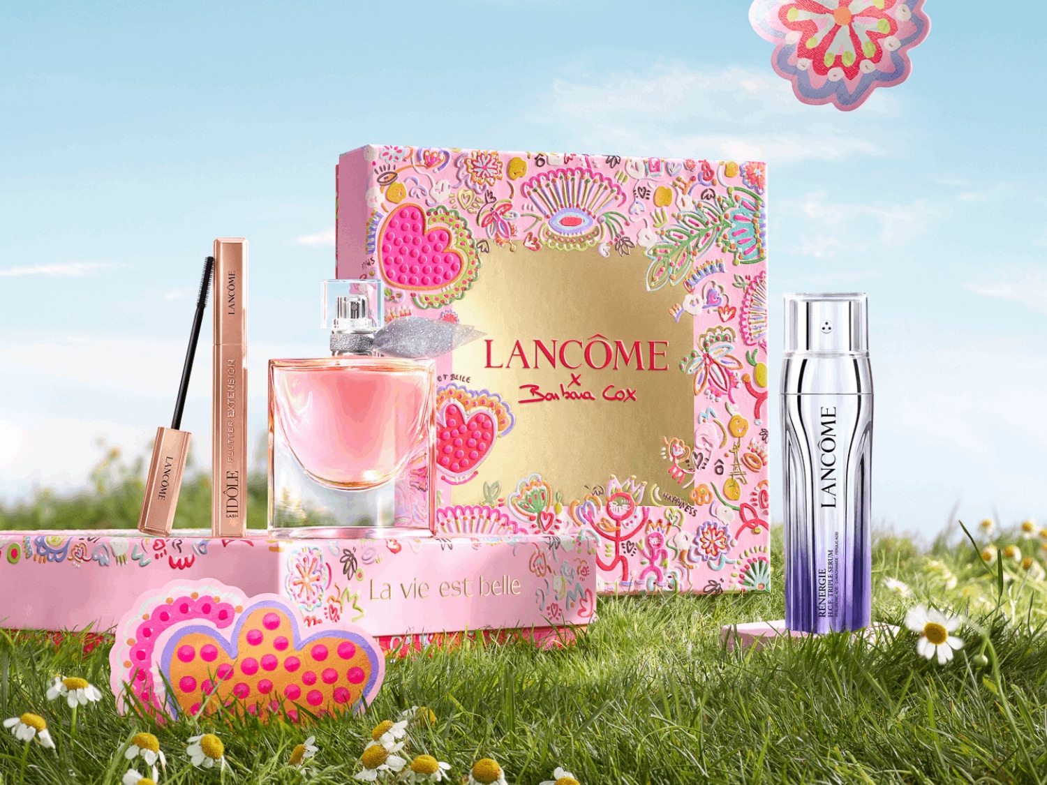 Découvrez le coffret Lancôme en édition limitée Barbara Cox, comprenant le mascara Idôle, le parfum La Vie Est Belle et le sérum Rénergie H.C.F. Triple pour un rituel beauté complet.