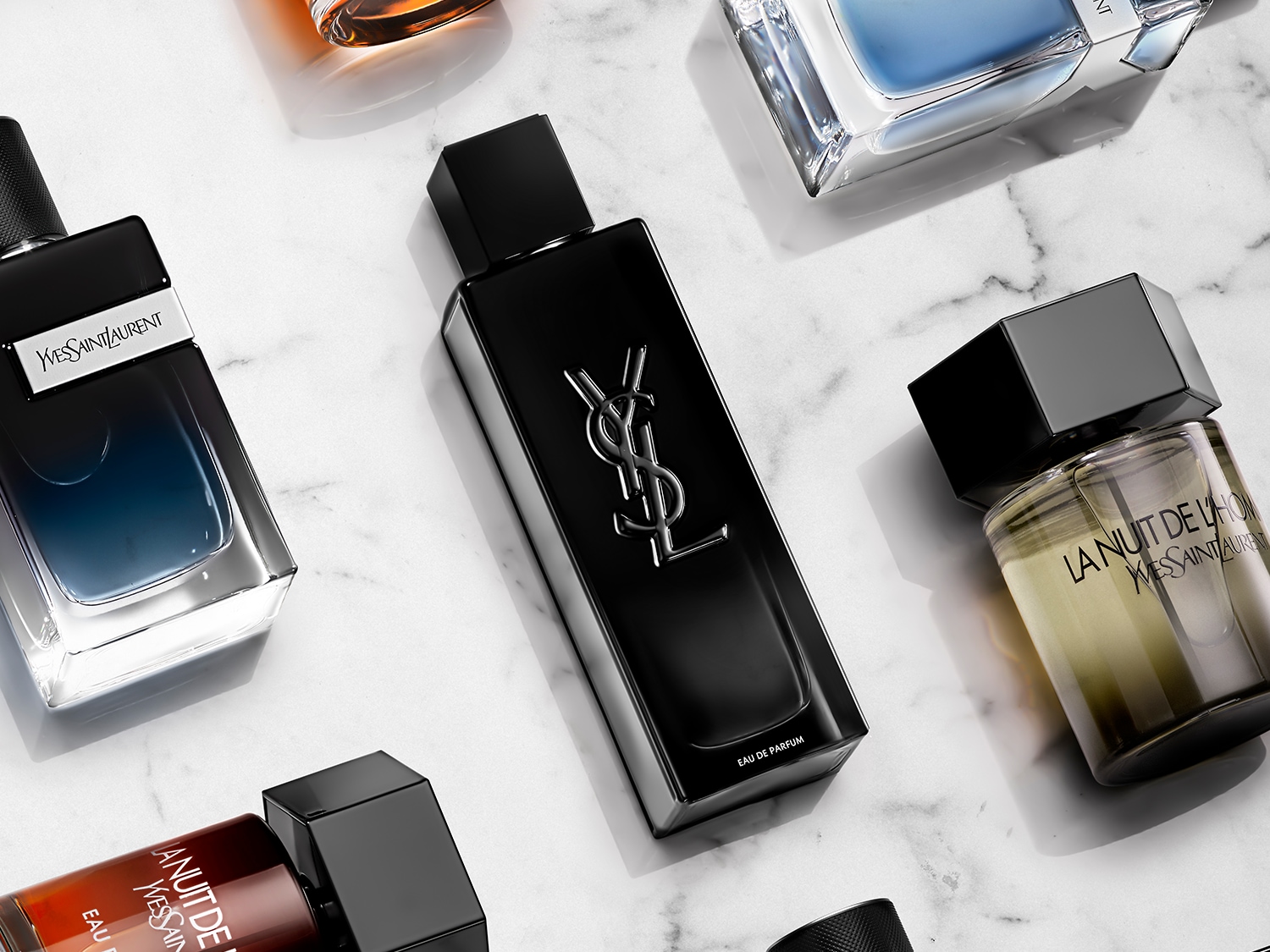 Elegancka kolekcja wód perfumowanych Yves Saint Laurent w różnych flakonach, idealna dla każdego mężczyzny.