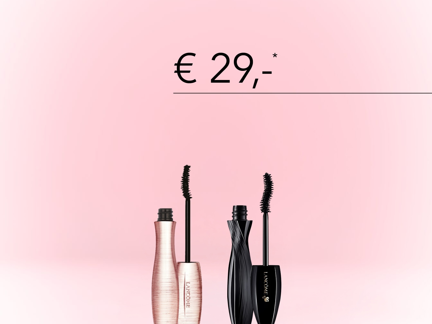 Twee Lancôme mascara's staan afgebeeld tegen een zachtroze achtergrond, geprijsd op €29,-.