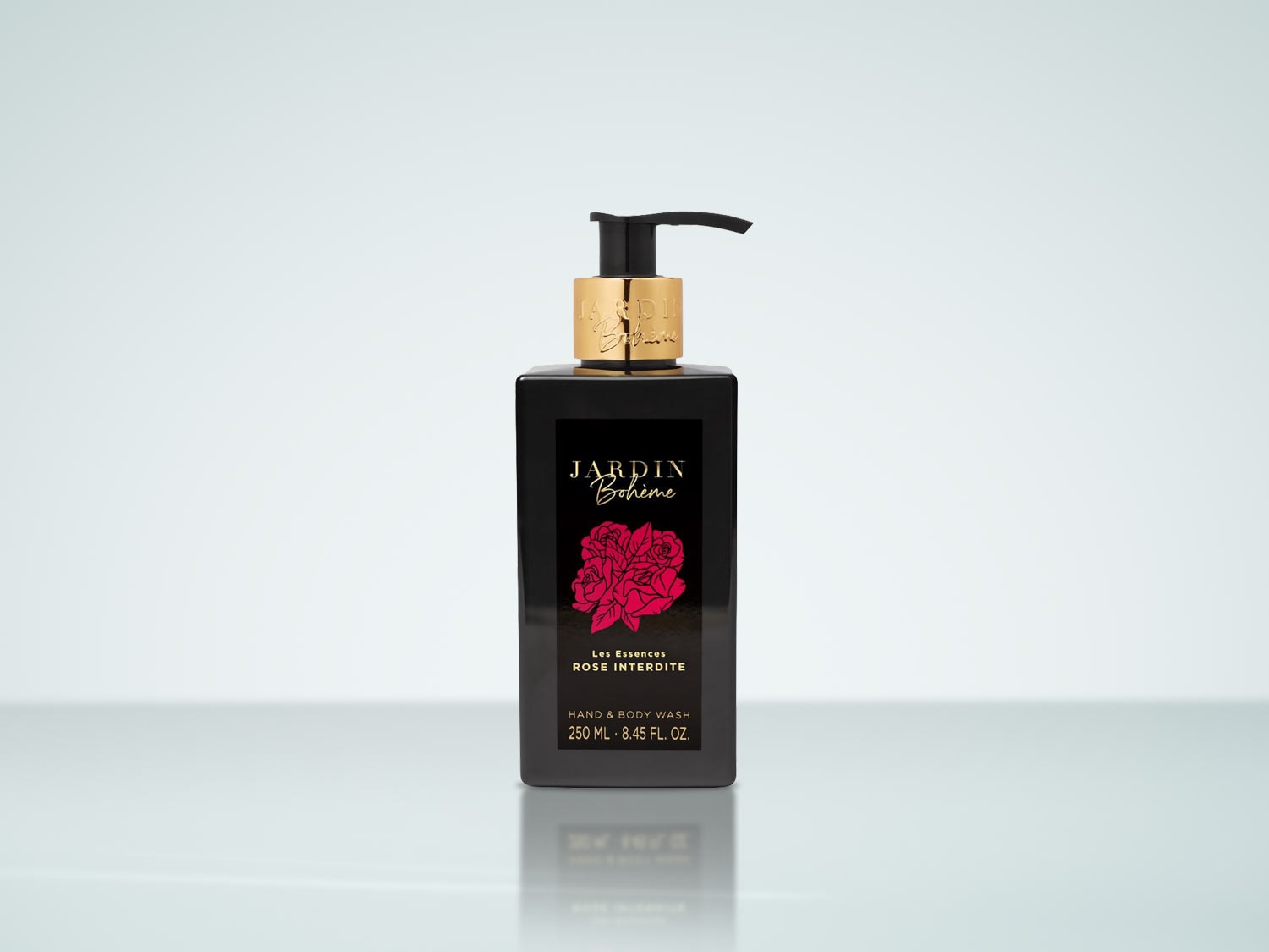 Schwarze Flasche Jardin Bohème Hand- und Körperwaschmittel mit goldener Pumpe und roter Rosenetikettierung.