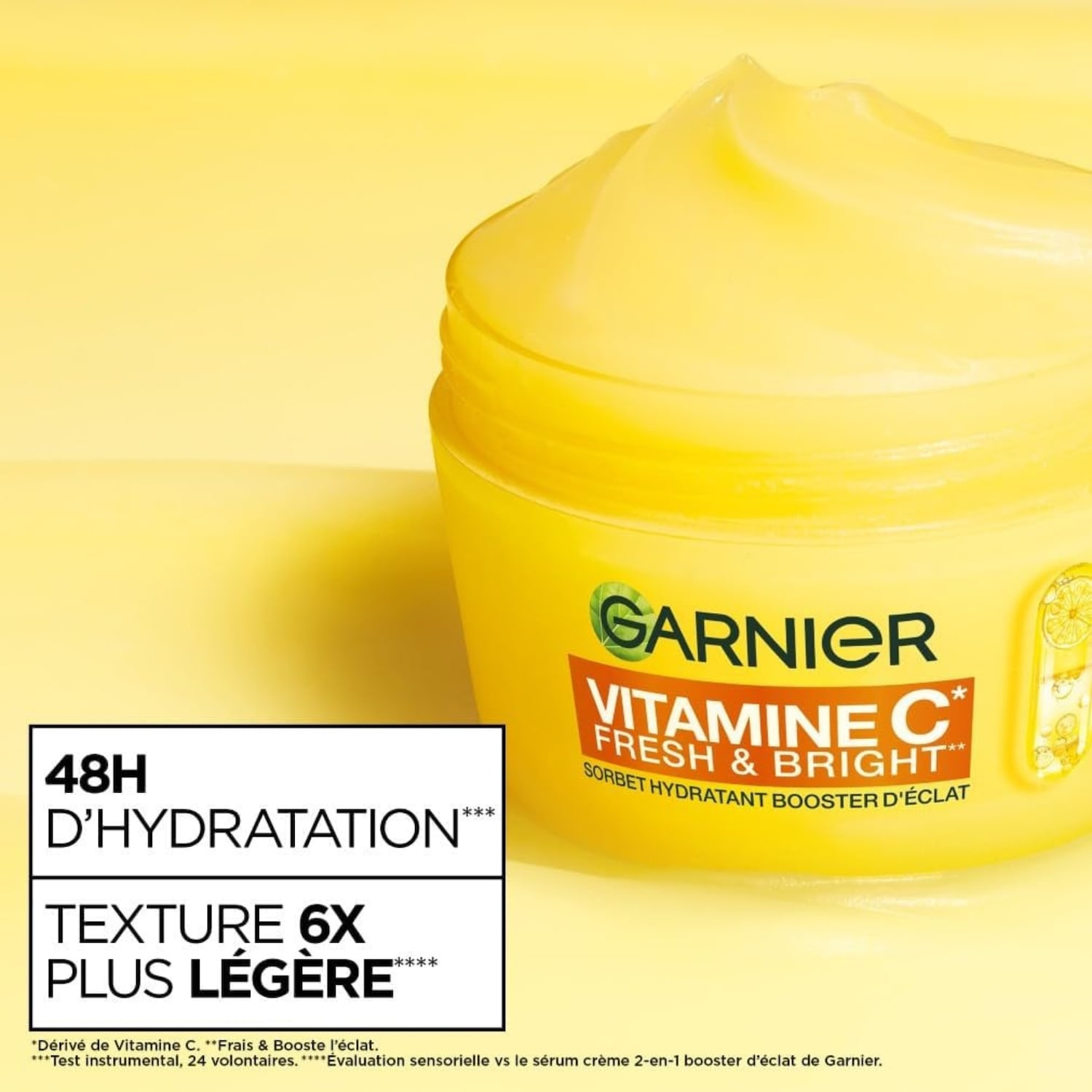 Voici le sorbet hydratant booster d'éclat Vitamine C Fresh & Bright de Garnier dans un pot jaune, promettant 48 heures d'hydratation et une texture 6 fois plus légère.