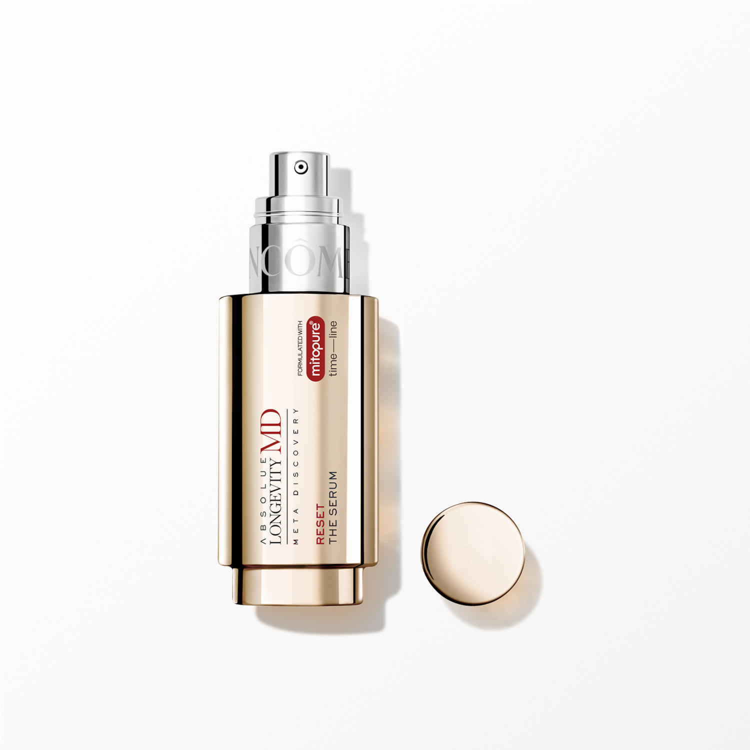 Złote serum Lancome Longevity MD w butelce z pompką, obok leży złota nakrętka, na butelce napis Longevity MD Meta Discovery Reset The Serum.