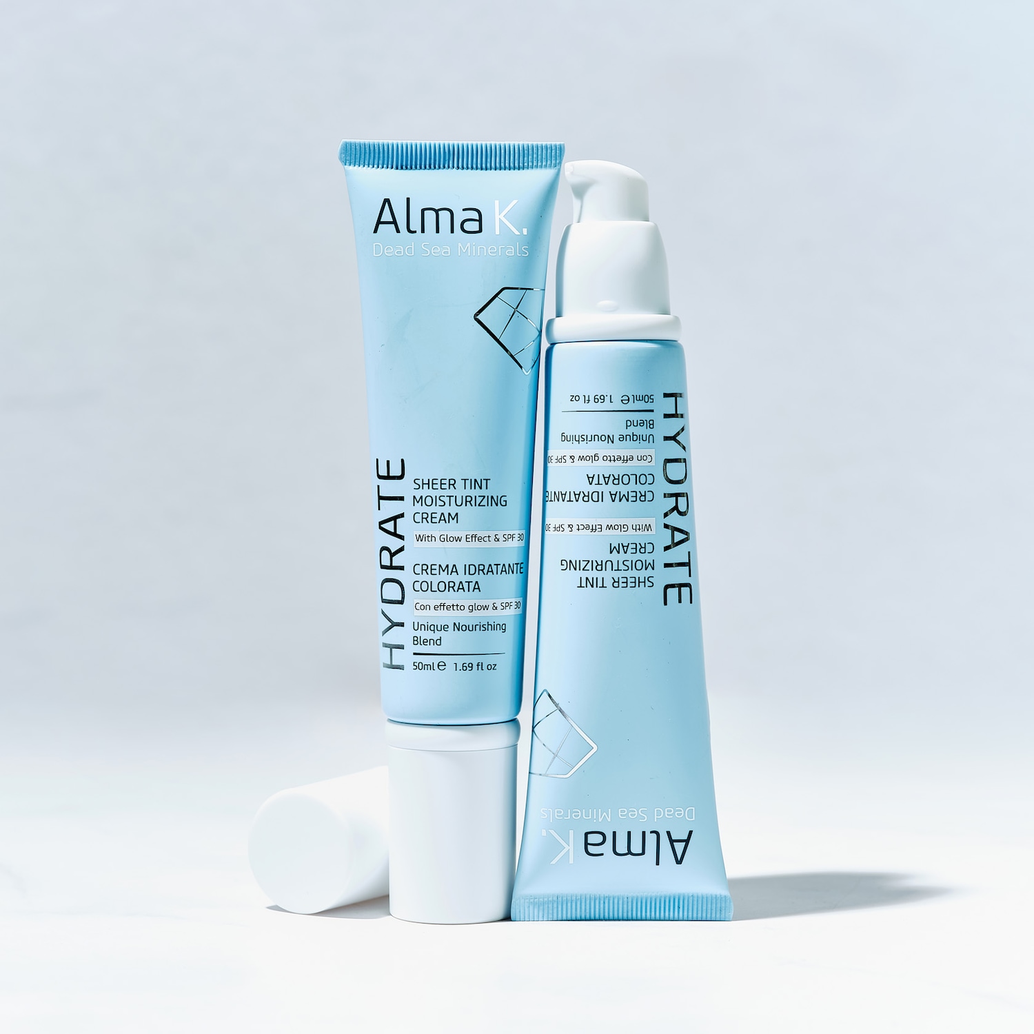 Ecco Alma K. Dead Sea Minerals HYDRATE crema idratante colorata, disponibile in confezione da 50 ml, per un effetto glow con SPF 30 e una formula nutriente unica.