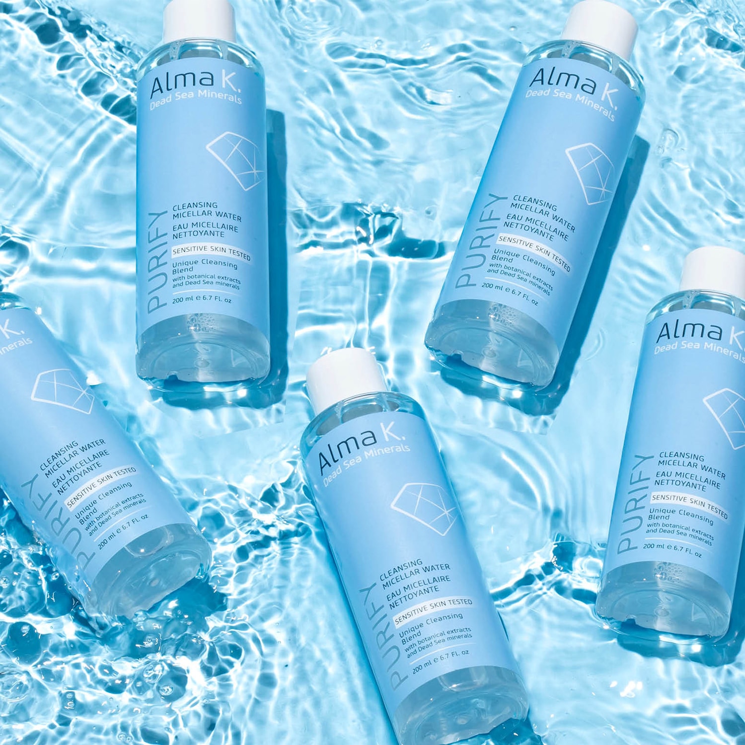 Immergiti nella purezza con l'acqua micellare detergente Alma K. Dead Sea Minerals, arricchita con estratti botanici per una pelle sensibile e radiosa.