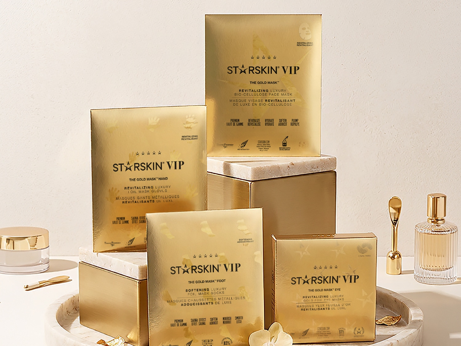 Ontdek de luxe van STARSKIN VIP met gouden maskers voor gezicht, handen, voeten en ogen, voor een revitaliserende en verzachtende ervaring.