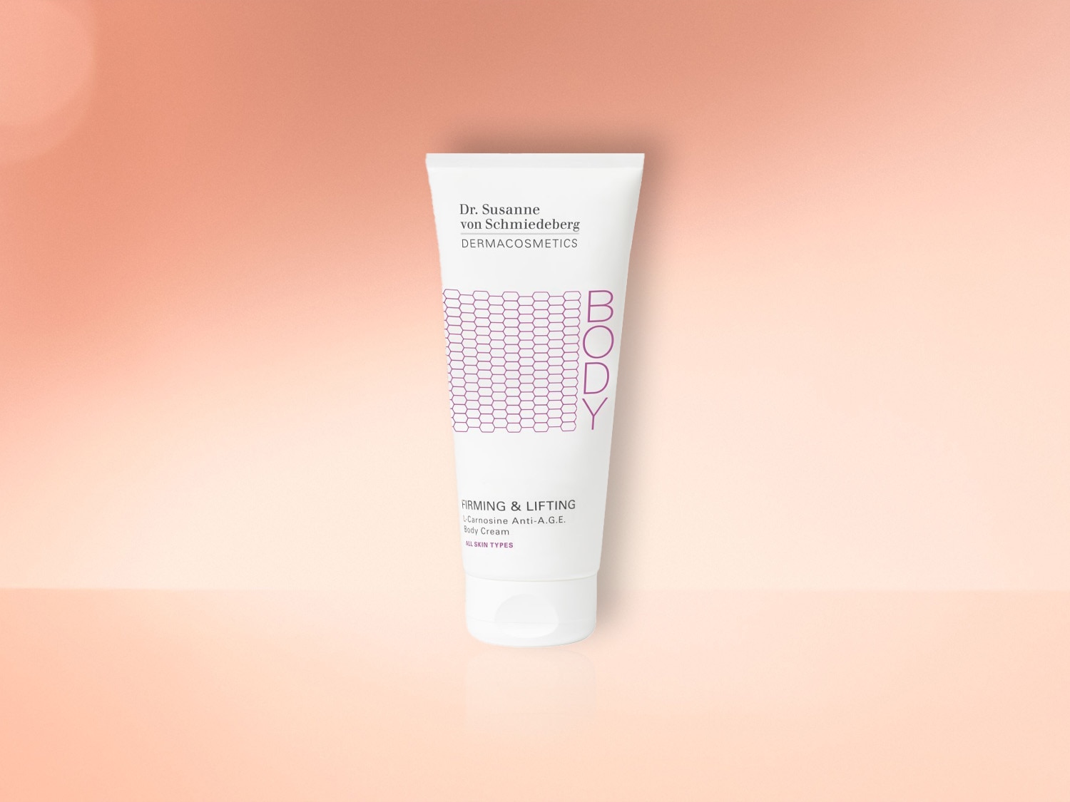 Weiße Tube Dr. Susanne von Schmiedeberg strafft und liftet die Körpercreme für alle Hauttypen.