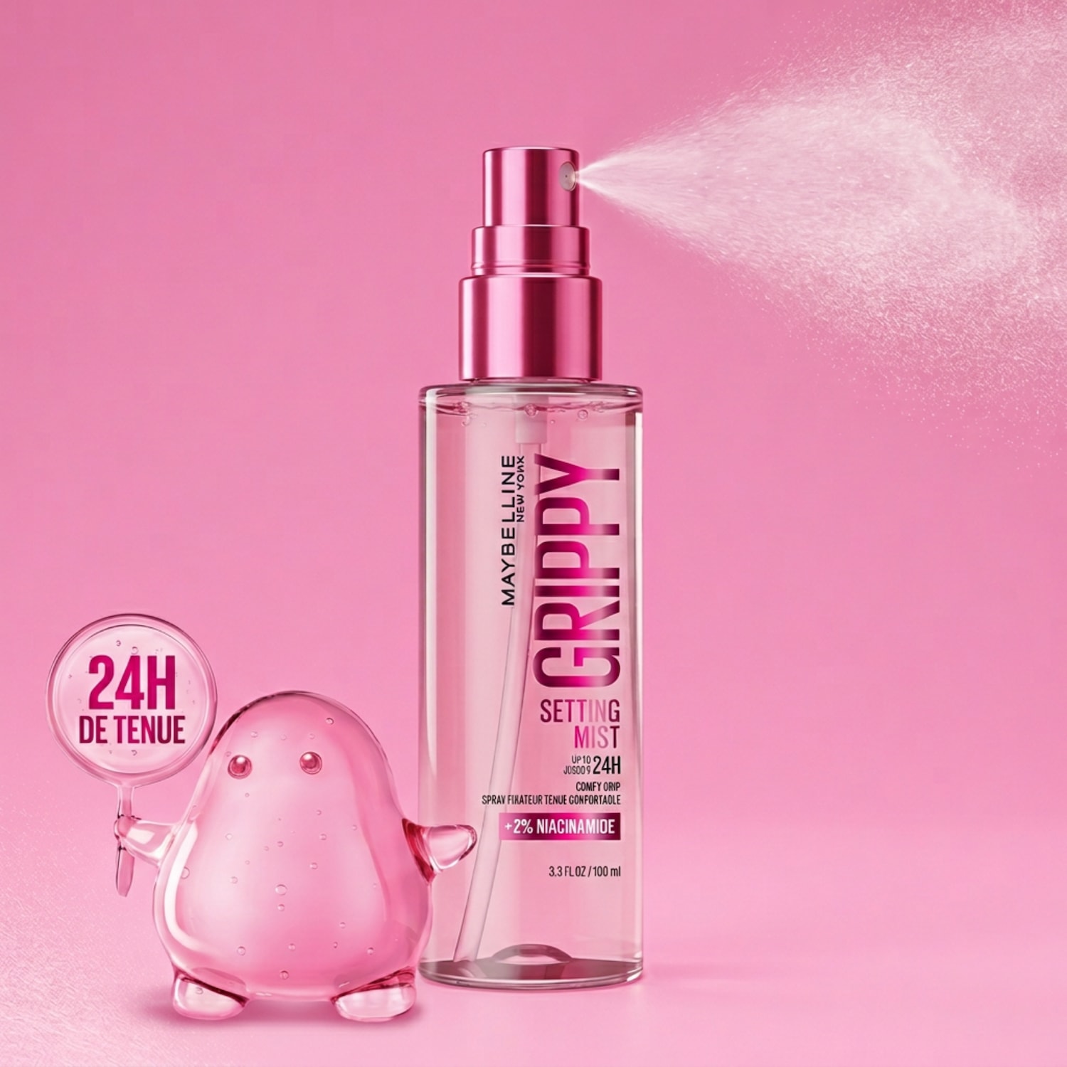 Voici le spray fixateur GRIPPY de Maybelline New York, offrant une tenue jusqu'à 24 heures, enrichi en niacinamide, présenté dans un flacon transparent avec des détails roses.