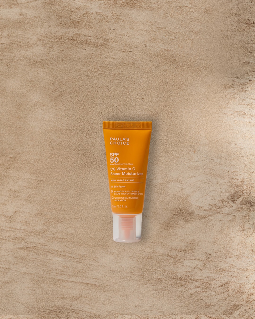 Paula's Choice SPF 50 Vitamin C Sheer Moisturizer in orange tube, verspricht Aufhellung und Schutz vor dunklen Flecken, leichte Hydratation für alle Hauttypen.