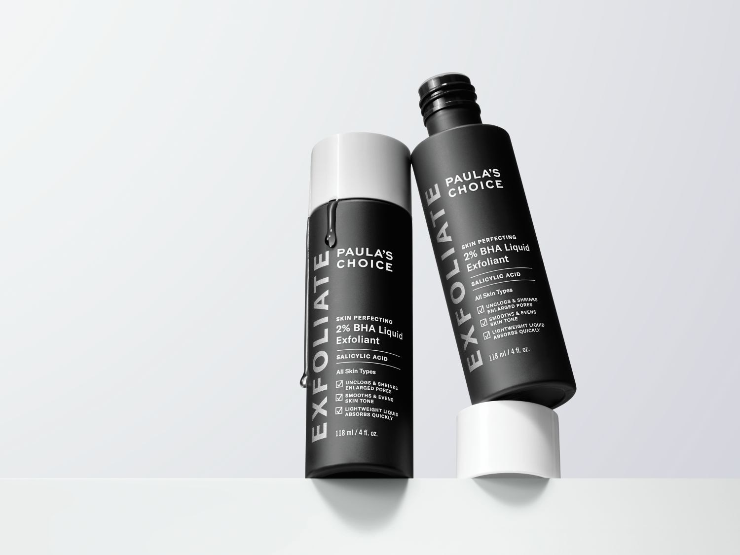 A Paula's Choice 2% BHA Liquid Exfoliant terméke fekete és fehér csomagolásban, mely szalicilsavat tartalmaz, minden bőrtípusra alkalmas, összehúzza a pórusokat, kisimítja és egységesíti a bőrtónust, valamint könnyedén felszívódik.