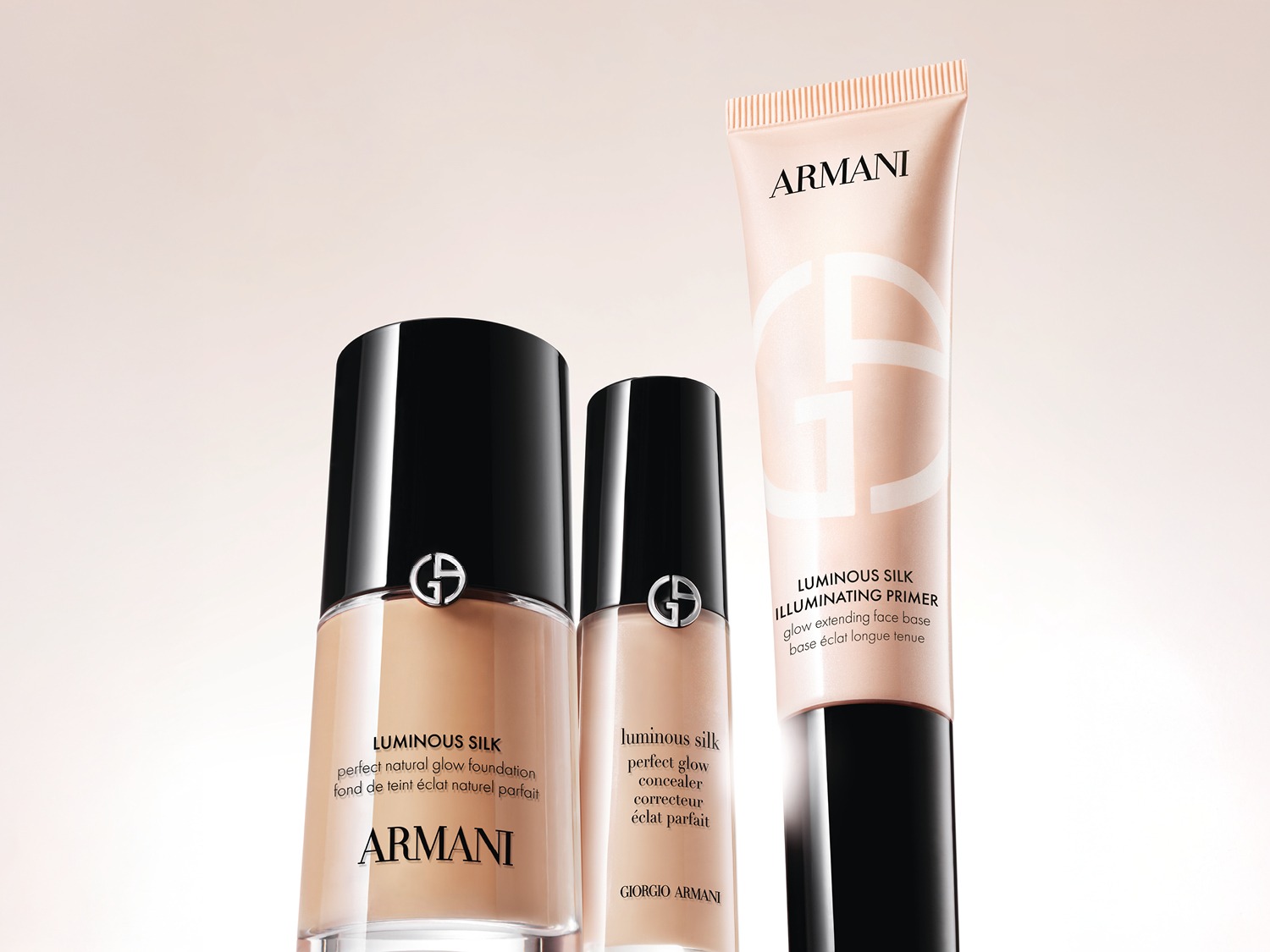 Ontdek de Armani Luminous Silk collectie: foundation, concealer en illuminating primer voor een perfecte, natuurlijk stralende teint.