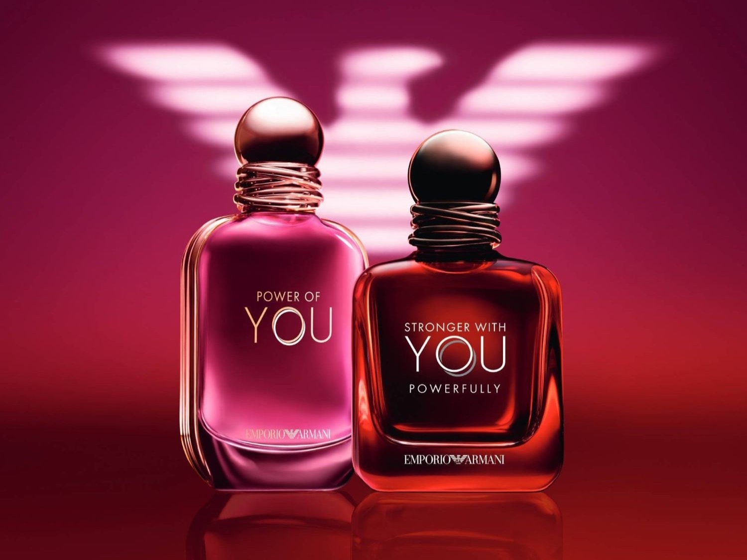 Découvrez le parfum Emporio Armani, Power Of You, dans un flacon rose, et Stronger With You, dans un flacon rouge, symbolisant la force et la passion.
