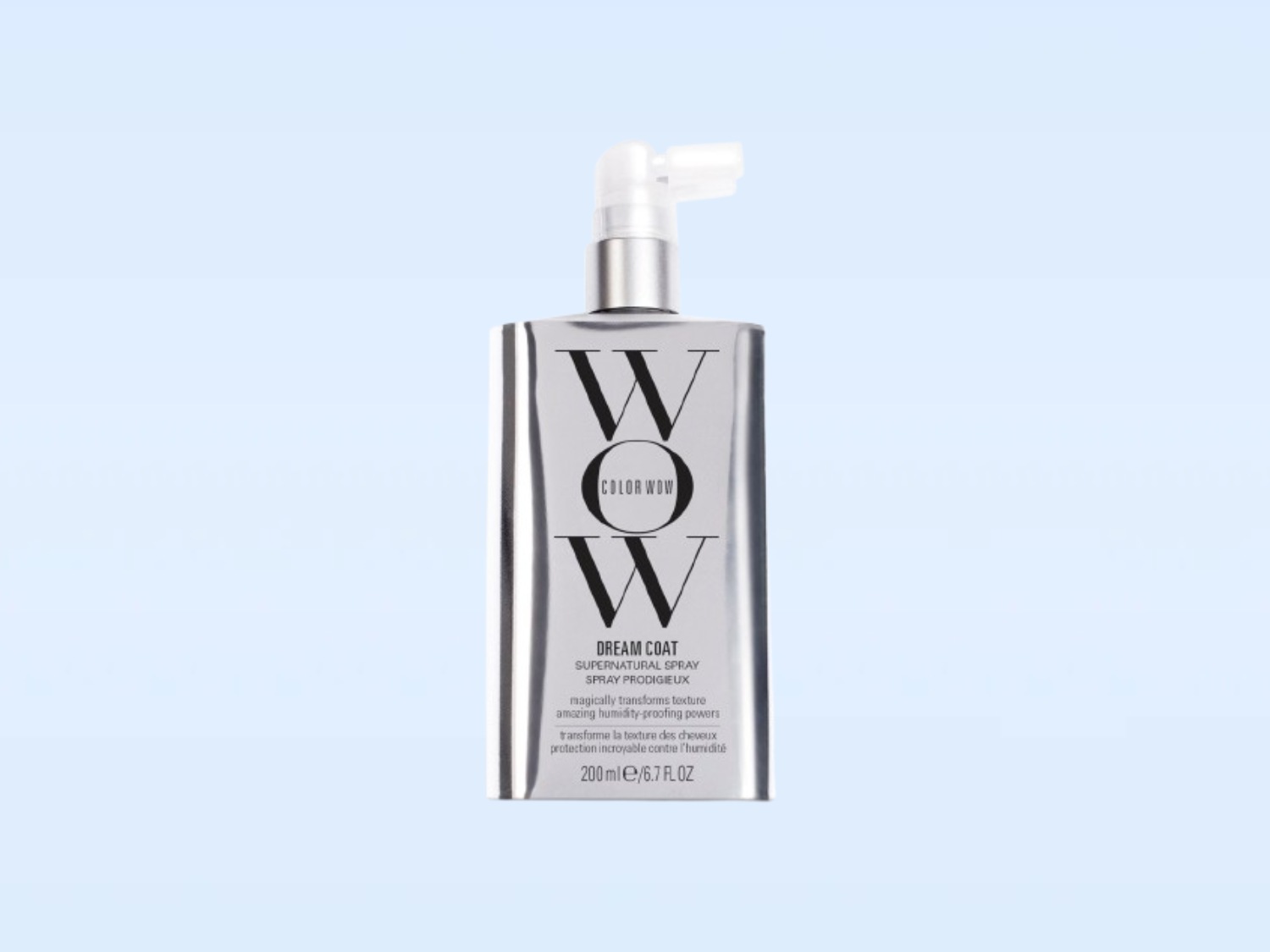Ecco lo spray soprannaturale Dream Coat di Color Wow in una confezione argentata, progettato per trasformare magicamente la texture dei capelli e offrire un'incredibile protezione dall'umidità.