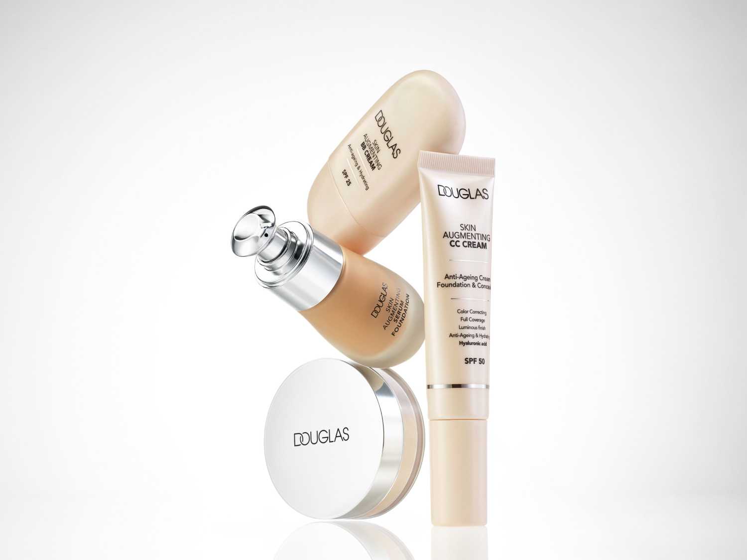 Kolekcja kosmetyków Douglas Skin Augmenting: krem BB z SPF 25, krem CC z SPF 50, serum-podkład i puder, zapewniające kompleksową pielęgnację i makijaż.