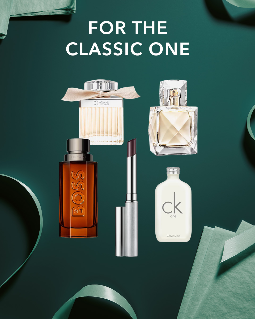 Entdecken Sie eine Auswahl an klassischen Düften und Make-up-Produkten, darunter Parfüms von Chloé und Calvin Klein, einen BOSS-Duft und einen Lippenstift, die alle auf einem dunkelgrünen Hintergrund mit Bändern präsentiert werden.