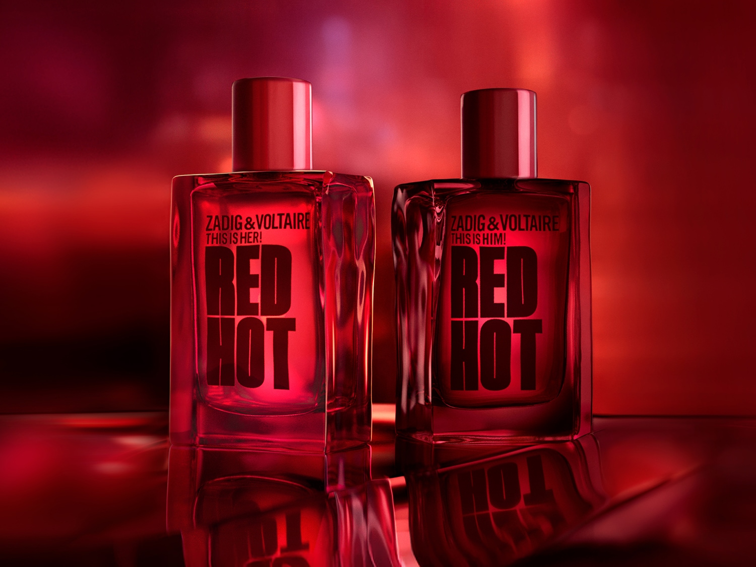 Zwei rote Parfümflaschen von Zadig & Voltaire, eine für Sie und eine für Ihn, beide mit der Aufschrift 'Red Hot'.