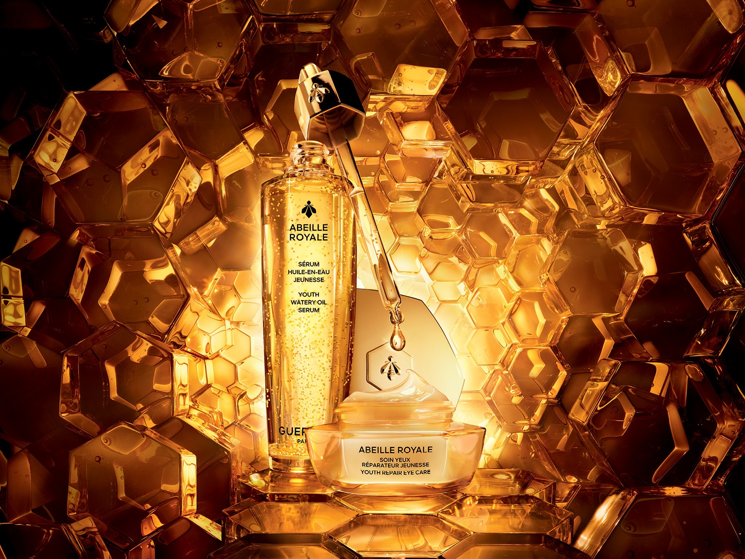 Imaginea prezintă produse din gama Abeille Royale Guerlain.