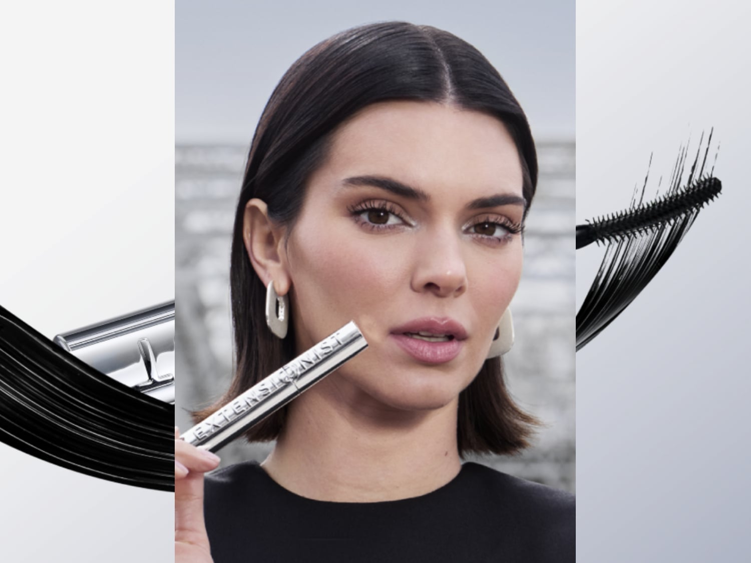 Kendall Jenner présente le mascara L'Oréal Paris Telescopic Extensionist, un tube argenté élégant, avec une brosse à mascara noire et des cils allongés en arrière-plan, mettant en valeur des cils spectaculaires.