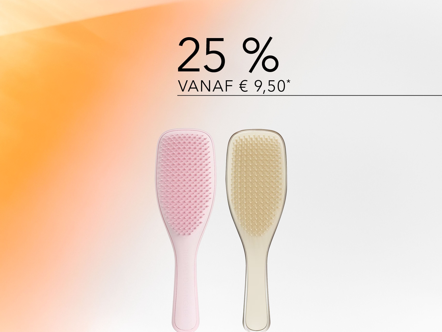 Ontvang 25% korting op Tangle Teezer haarborstels, nu verkrijgbaar vanaf €9,50, met een roze en een transparant beige exemplaar afgebeeld.