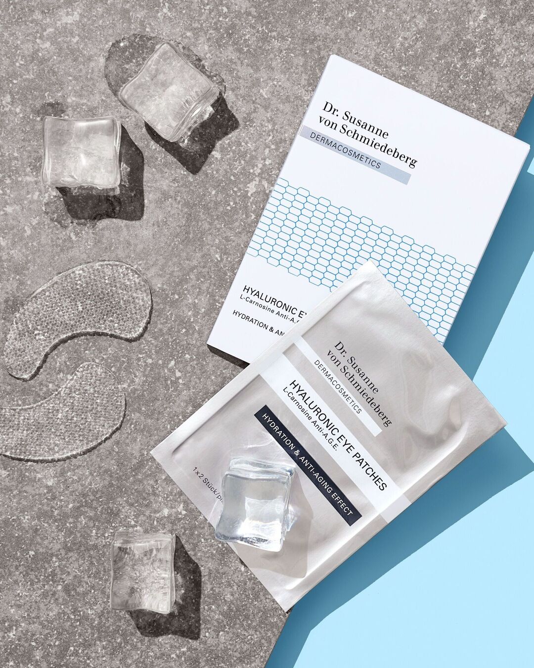 Découvrez les patchs oculaires à l'acide hyaluronique du Dr. Susanne von Schmiedeberg, conçus pour une hydratation intense et un effet anti-âge, présentés avec des glaçons pour un effet rafraîchissant.