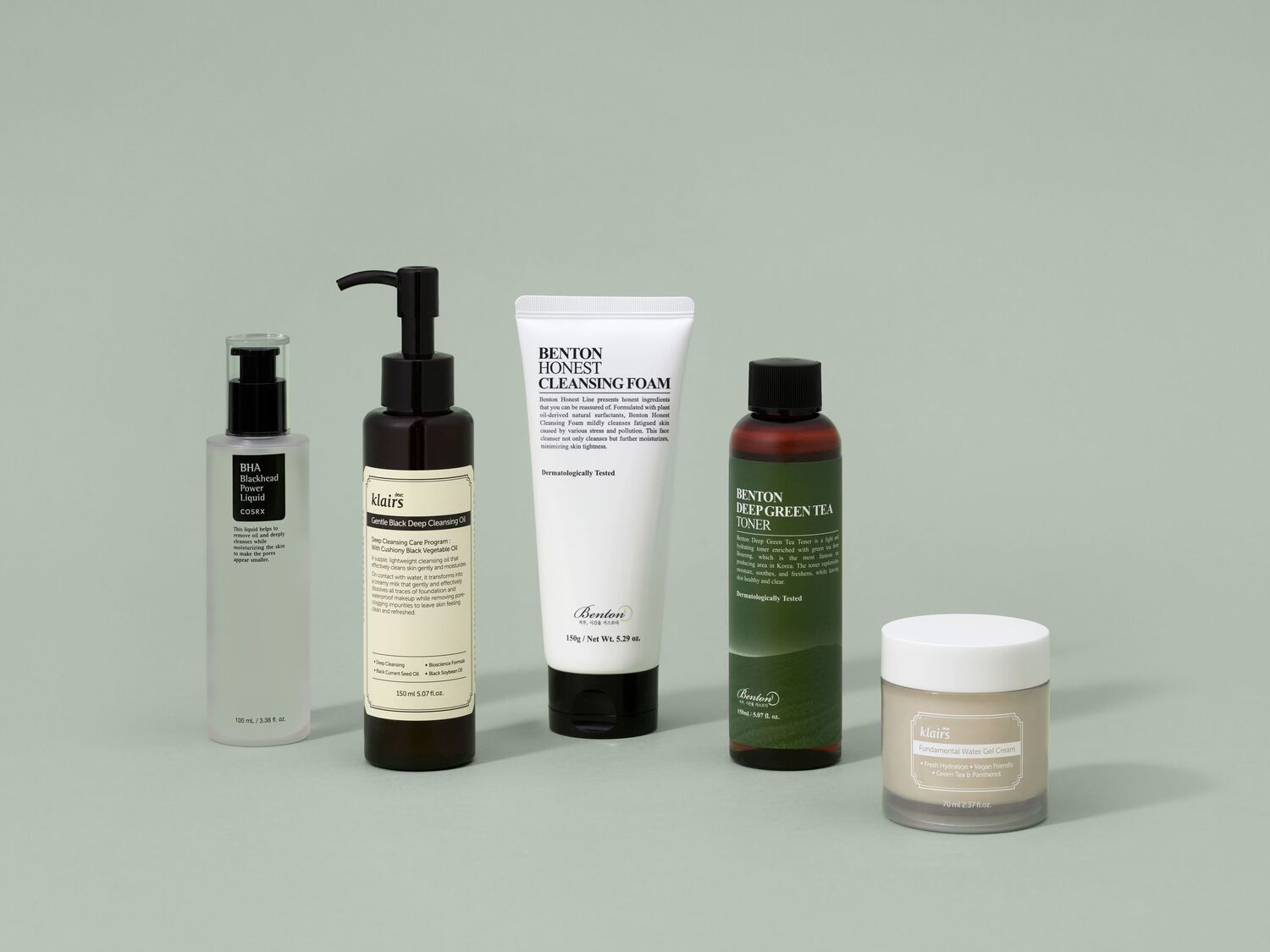 Découvrez une gamme de produits de soin coréens, incluant le liquide BHA Blackhead Power de COSRX, l'huile démaquillante Klairs Gentle Black Deep Cleansing Oil, la mousse nettoyante Benton Honest Cleansing Foam, le toner Benton Deep Green Tea et la crème gel Klairs Fundamental Water Gel Cream.