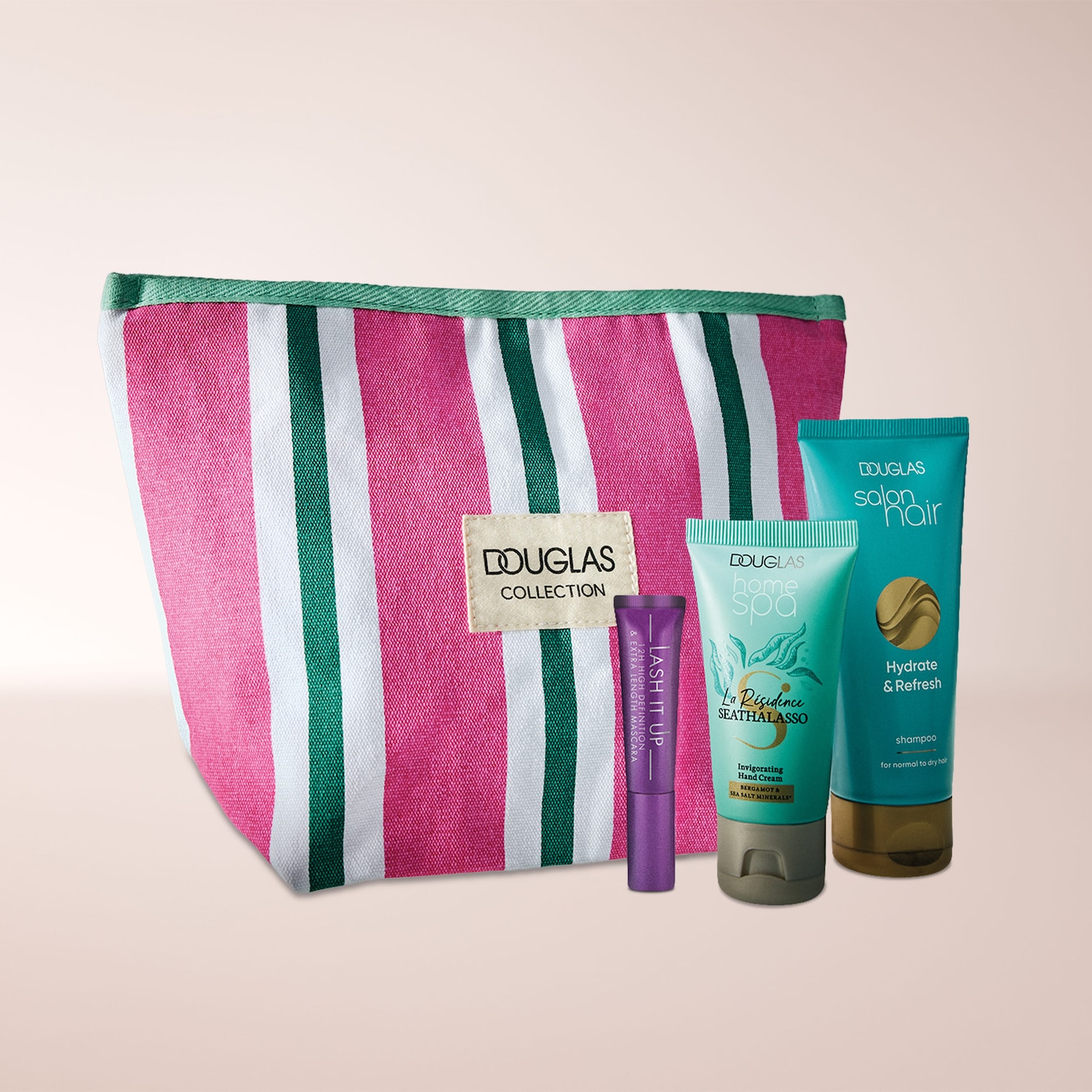 Das Douglas Collection Set enthält eine pink-weiß-grün gestreifte Kosmetiktasche, lila Lash It Up Mascara, Douglas Home Spa Handcreme und Douglas Salon Hair Shampoo für normales bis trockenes Haar.