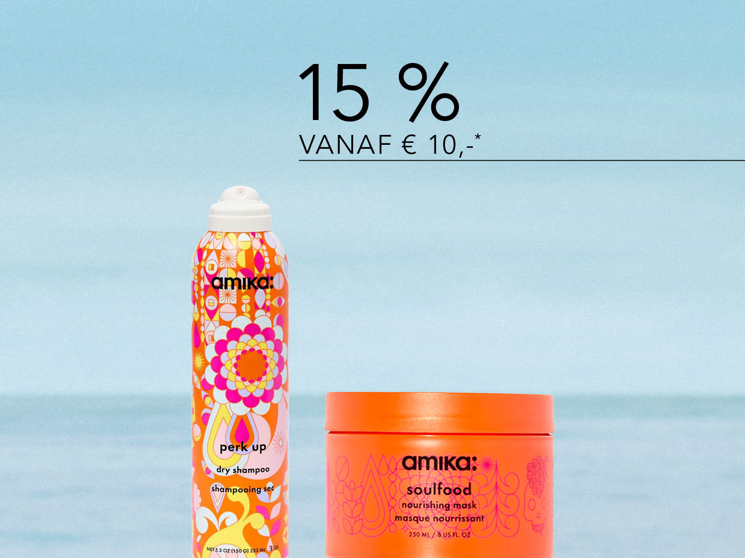 Ontvang 15% korting op Amika producten vanaf €10, inclusief de Amika Perk Up Dry Shampoo in een levendige oranje spuitbus met bloemmotieven en de Amika Soulfood Nourishing Mask in een oranje pot.