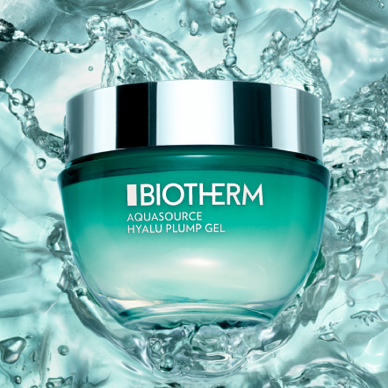 Hydratační gel Biotherm Aquasource Hyalu Plump Gel v tyrkysovém balení se stříbrným víčkem, obklopený osvěžujícími kapkami vody, pro intenzivní hydrataci a vyplnění pleti.