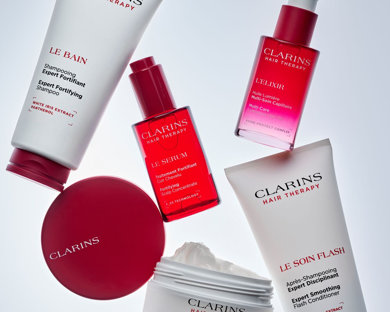 Découvrez la gamme complète Clarins Hair Therapy, incluant le shampooing fortifiant Le Bain, le sérum Le Sérum, l'huile capillaire L'Élixir et l'après-shampooing Le Soin Flash, pour des cheveux éclatants de santé.