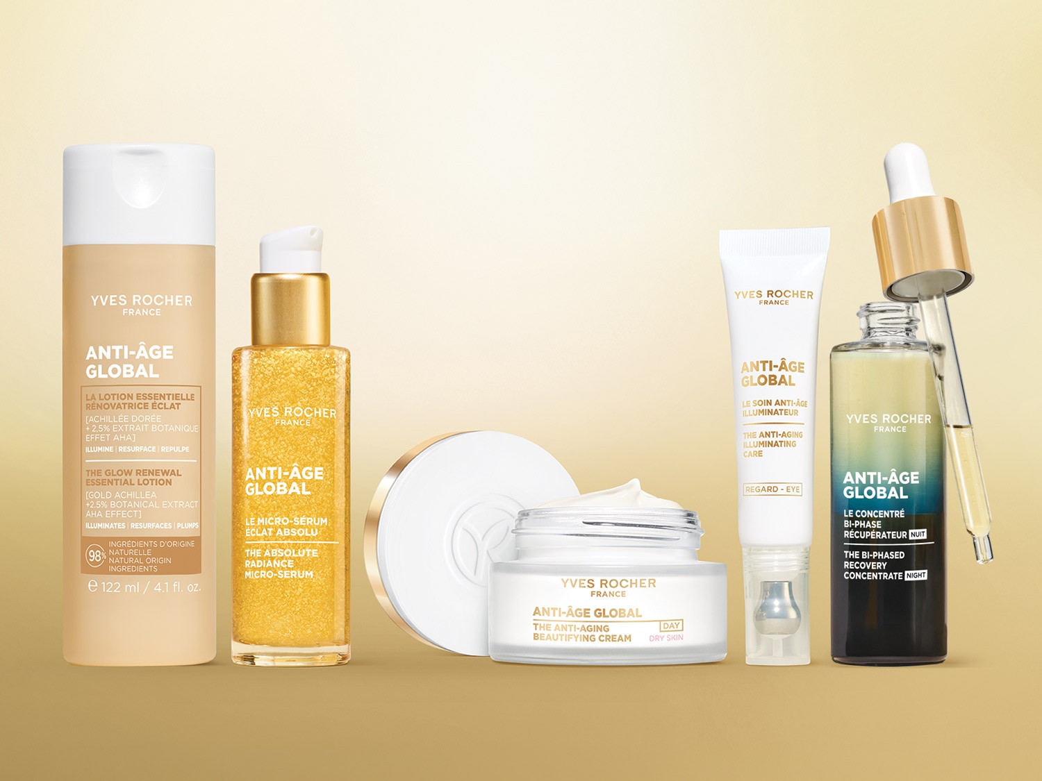Zestaw Yves Rocher Anti-Âge Global zawiera pięć produktów: balsam, serum, krem na dzień, krem pod oczy i koncentrat na noc, wszystkie w eleganckich opakowaniach w odcieniach złota i beżu.