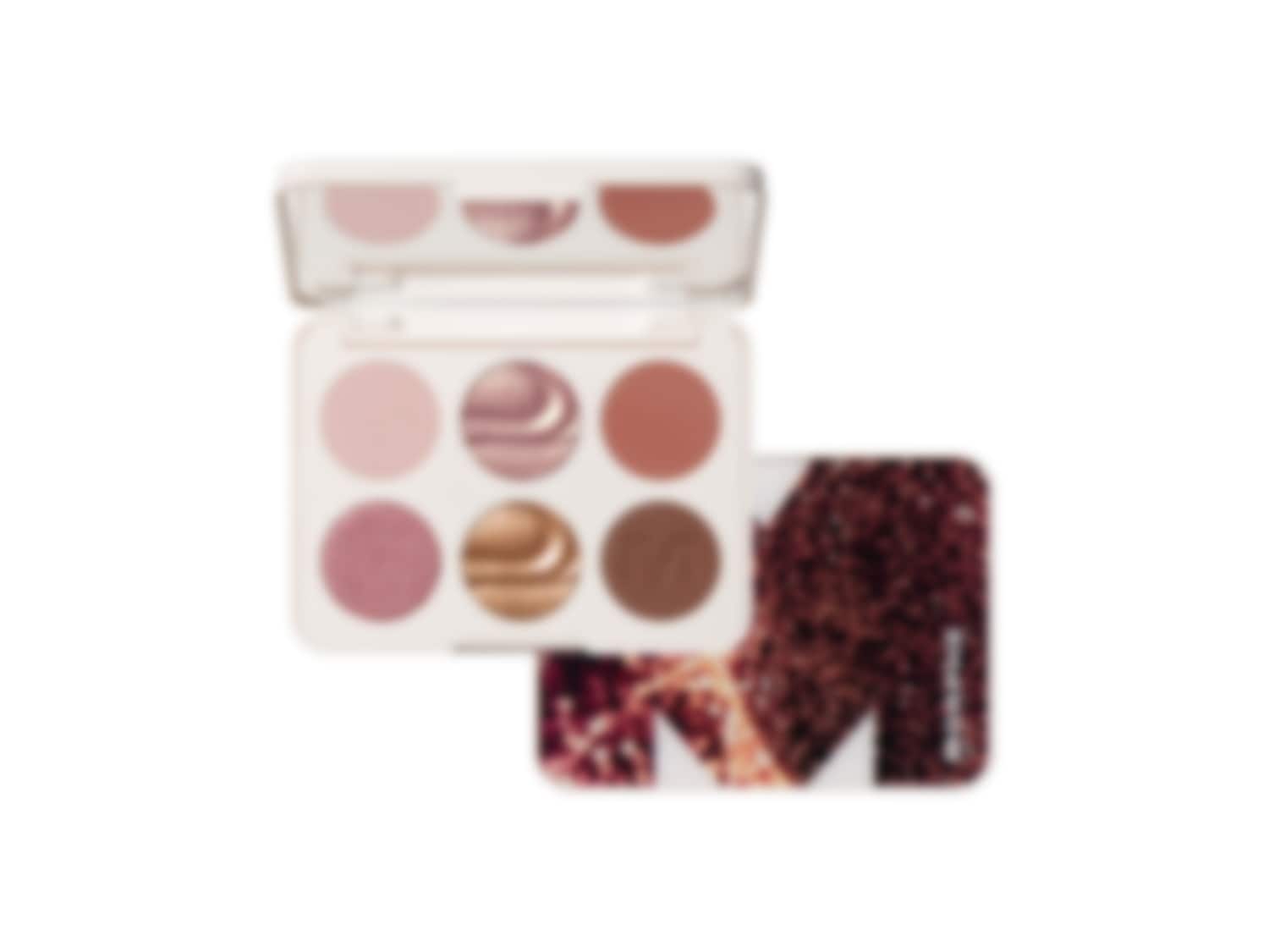 La palette de fards à paupières contient six teintes, dont des roses clairs, des roses plus foncés, des bruns et des ors, avec un miroir intégré et un étui à motifs floraux.