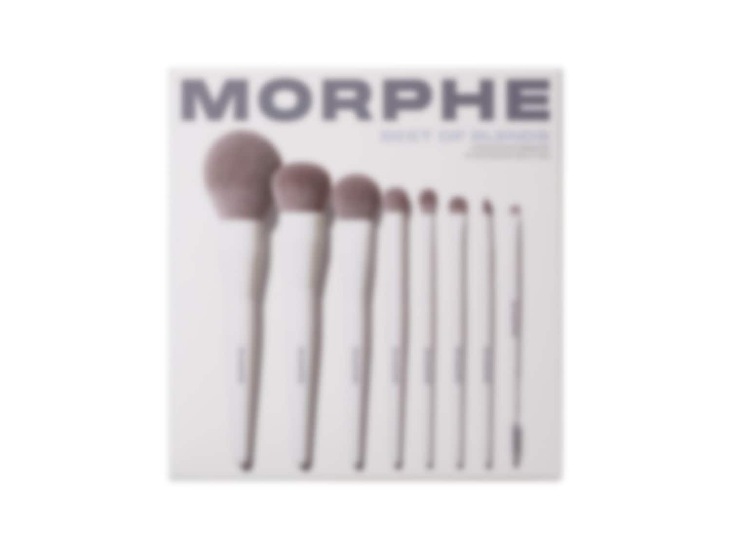 Découvrez le kit de pinceaux Morphe Best of Blends, un ensemble de huit pinceaux de maquillage avec des manches blancs et des poils marron, présentés dans un emballage blanc élégant.