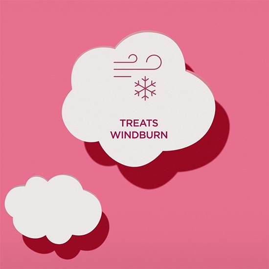 Na różowym tle biała chmurka z symbolem wiatru, śnieżynki i napisem: leczy oparzenia słoneczne.
