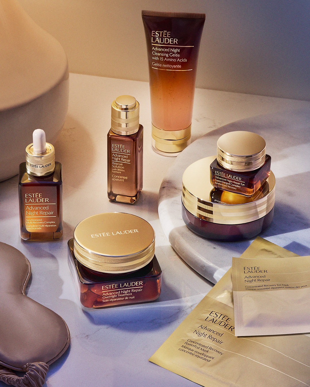 Odkryj kolekcję Estée Lauder Advanced Night Repair, w tym żel oczyszczający, serum, maseczki i kremy, które zapewniają kompleksową pielęgnację na noc.