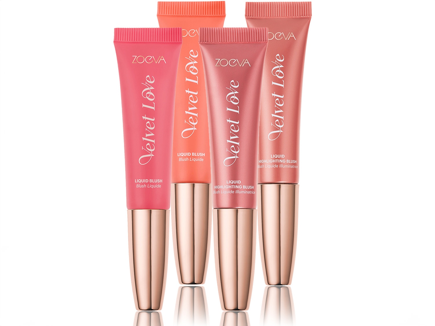 Vier Tuben Zoeva Velvet Love Liquid Blush in Rosa- und Pfirsichtönen mit roségoldenen Applikatoren, die ein samtiges und strahlendes Finish versprechen.