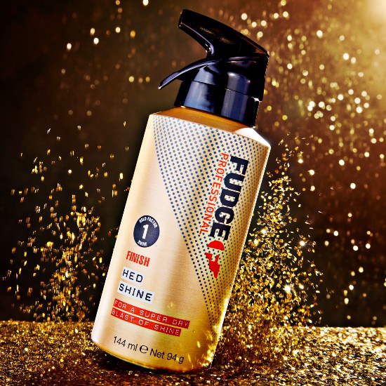 Butelka Fudge Professional HED SHINE w złotym opakowaniu z czarnym rozpylaczem, zapewniająca super suchy blask.