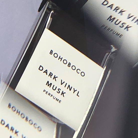 BOHOBOCO Dark Vinyl Musk Perfumy w czarnym flakonie z białą etykietą, elegancki zapach dla kobiet i mężczyzn.