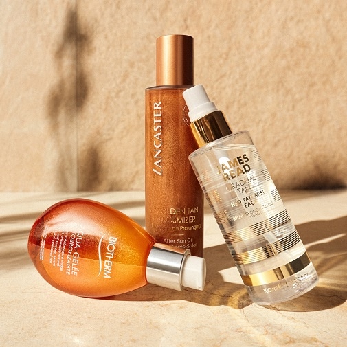 Trzy produkty do opalania: Biotherm Aqua-Gelée Autobronzante, Lancaster Golden Tan Maximizer i James Read Gradual Tan H2O Tan Mist Face, zapewniające piękną opaleniznę i nawilżenie skóry.