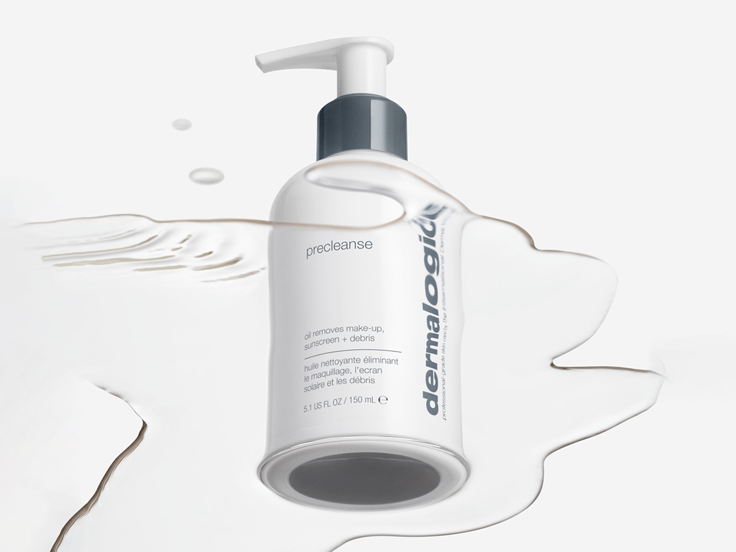 Dermalogica Precleanse olie verwijdert make-up, zonnebrandcrème en vuil, verpakt in een doorzichtige fles met een grijze dop en witte pomp.