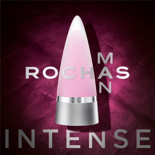 Rochas M Intense to woda toaletowa w smukłej, różowej butelce w kształcie stożka ze srebrną podstawą, emanująca intensywnym aromatem.