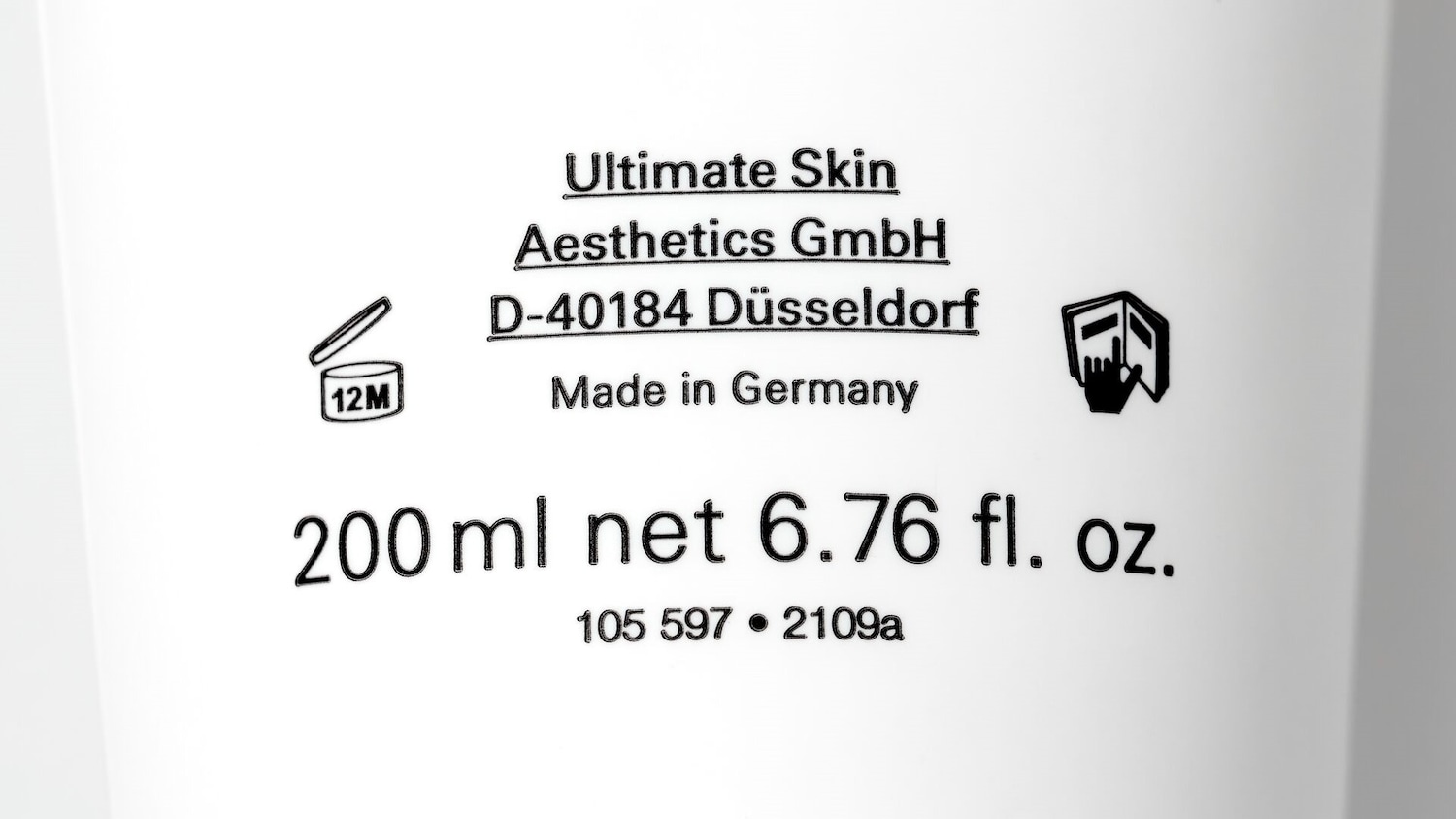 Detalles del producto Ultimate Skin Aesthetics GmbH: fabricado en Alemania, contiene 200 ml netos (6.76 fl. oz.) y tiene una vida útil de 12 meses una vez abierto.