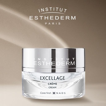 Srebrny słoiczek kremu Institut Esthederm Excellage Crème Cream na beżowym tle.