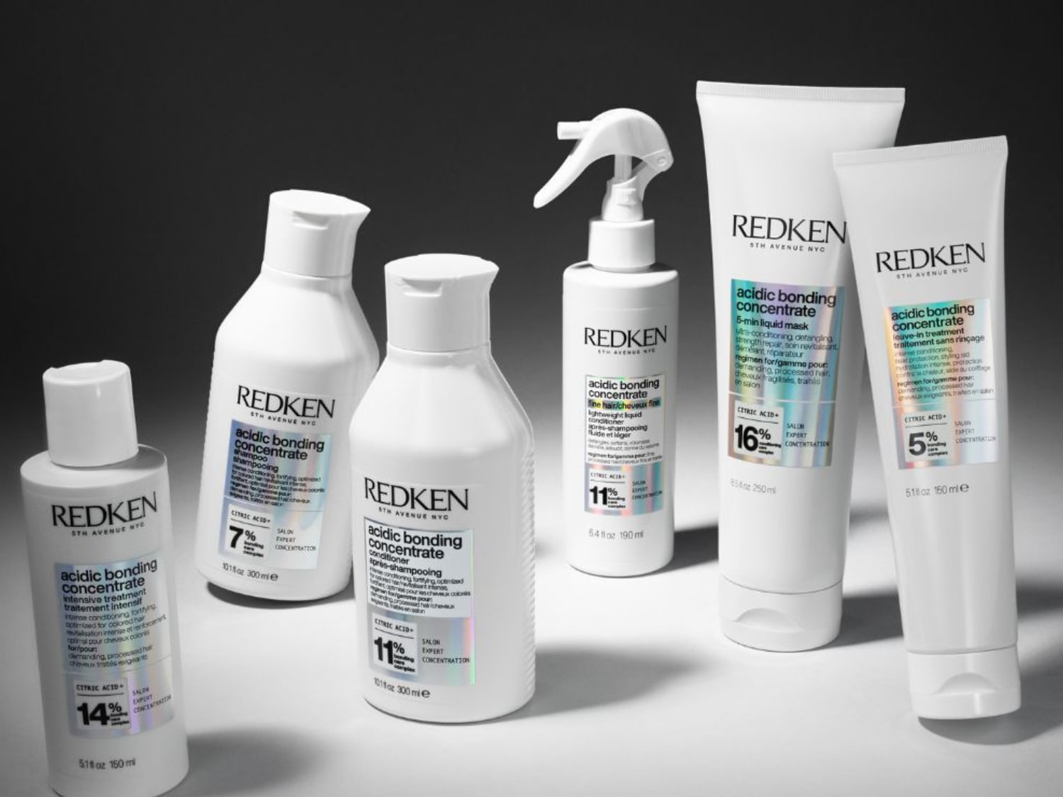 Řada bílých lahví Redken Acidic Bonding Concentrate nabízí intenzivní péči, šampon, kondicionér, 5minutovou masku a bezoplachovou kúru pro posílení a regeneraci vlasů.