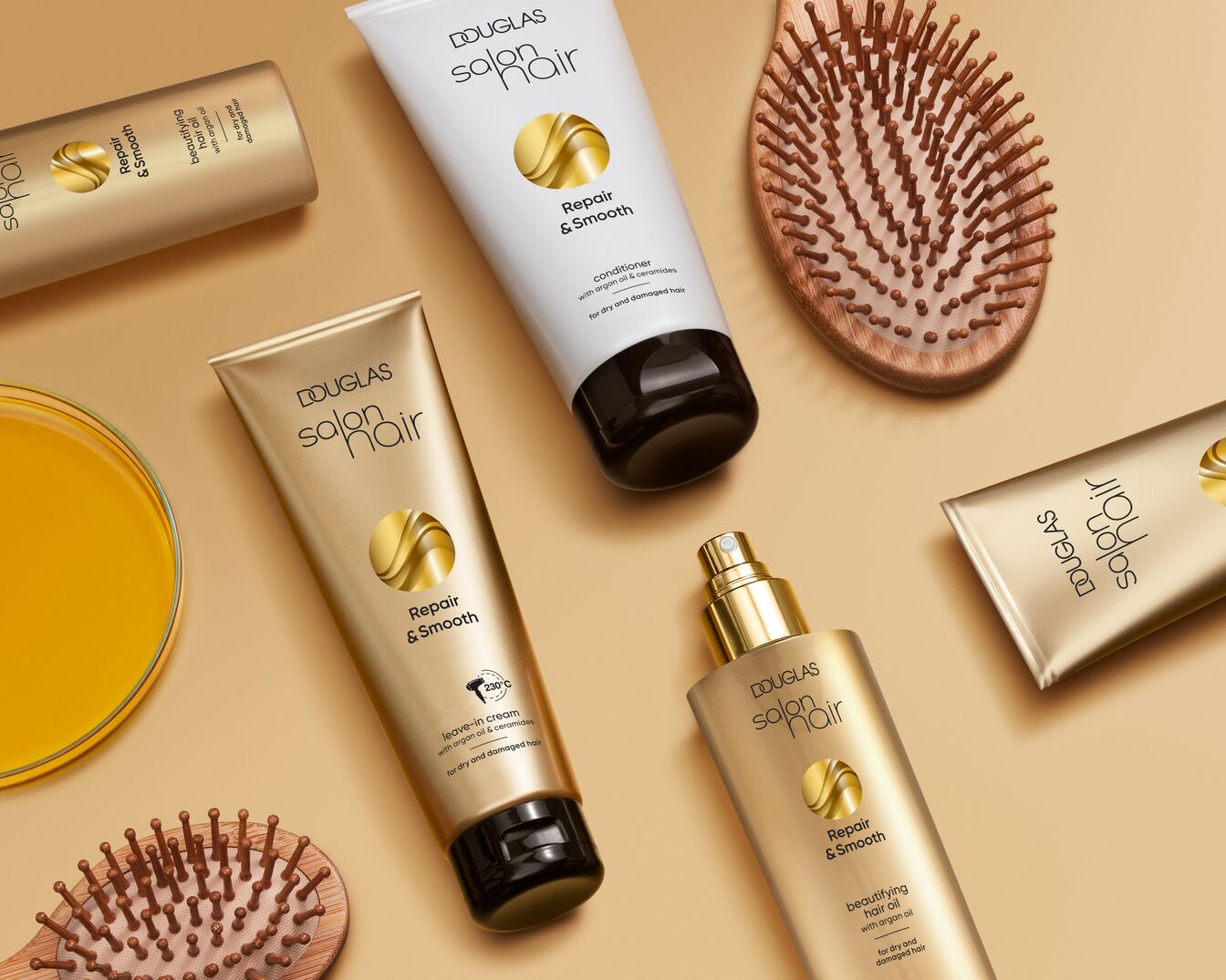 Douglas Salon Hair Repair & Smooth collectie, inclusief conditioner, leave-in crème en verfraaiende haarolie, allemaal verrijkt met arganolie voor droog en beschadigd haar.