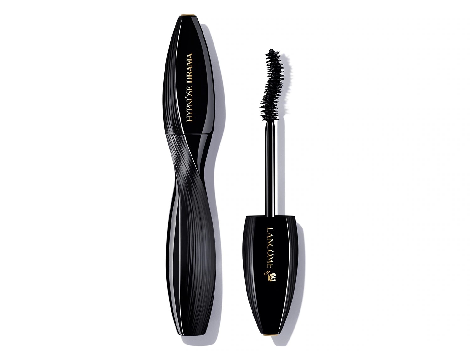 Die Lancôme Hypnôse Drama Mascara in einer glänzend schwarzen Verpackung mit goldenen Akzenten und dem Markennamen, die eine intensive und dramatische Verdichtung der Wimpern verspricht.