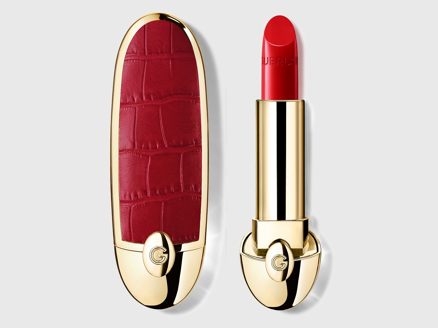 A Guerlain rúzs elegáns, arany színű tokban, piros krokodilbőr hatású betéttel, a rúzs élénkpiros színű.