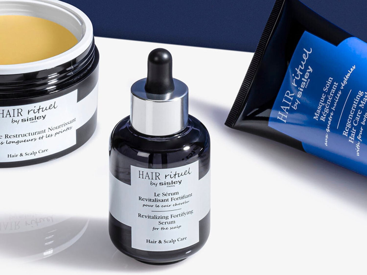 Découvrez le rituel capillaire de Sisley avec le masque soin régénérant, le sérum revitalisant fortifiant et le soin restructurant nourrissant pour des cheveux sublimés.