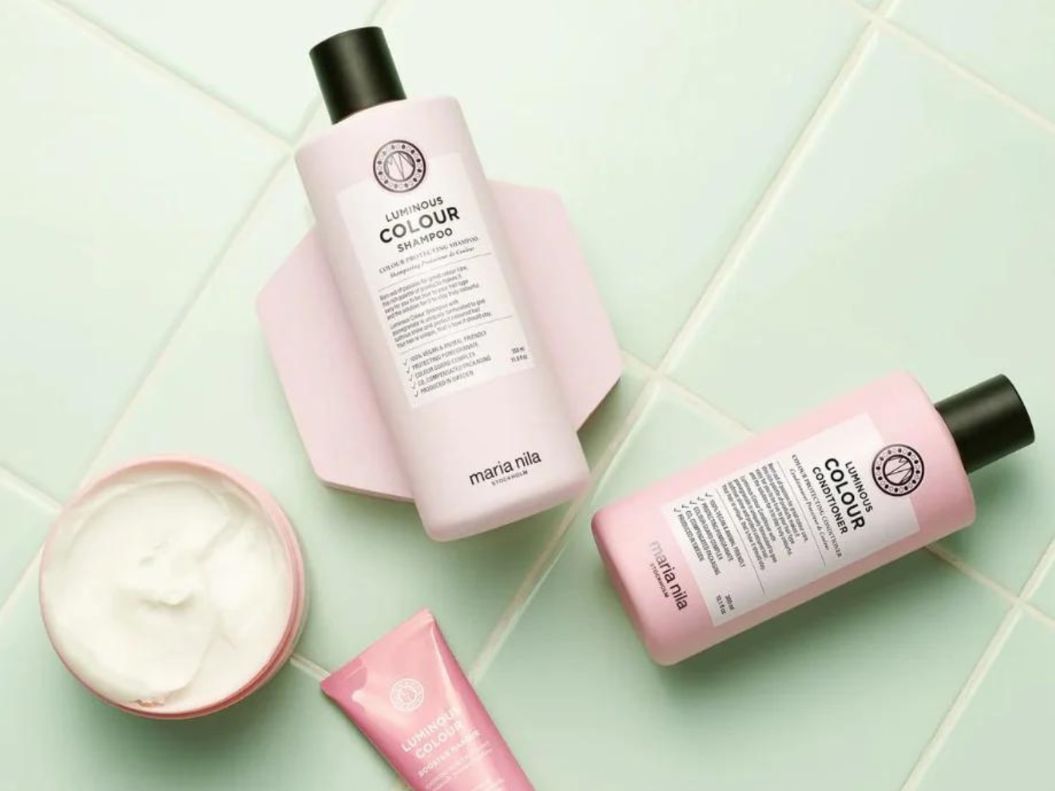 Rosa Maria Nila Luminous Colour Shampoo, Spülung und Booster Maske für Farbschutz und Glanz.