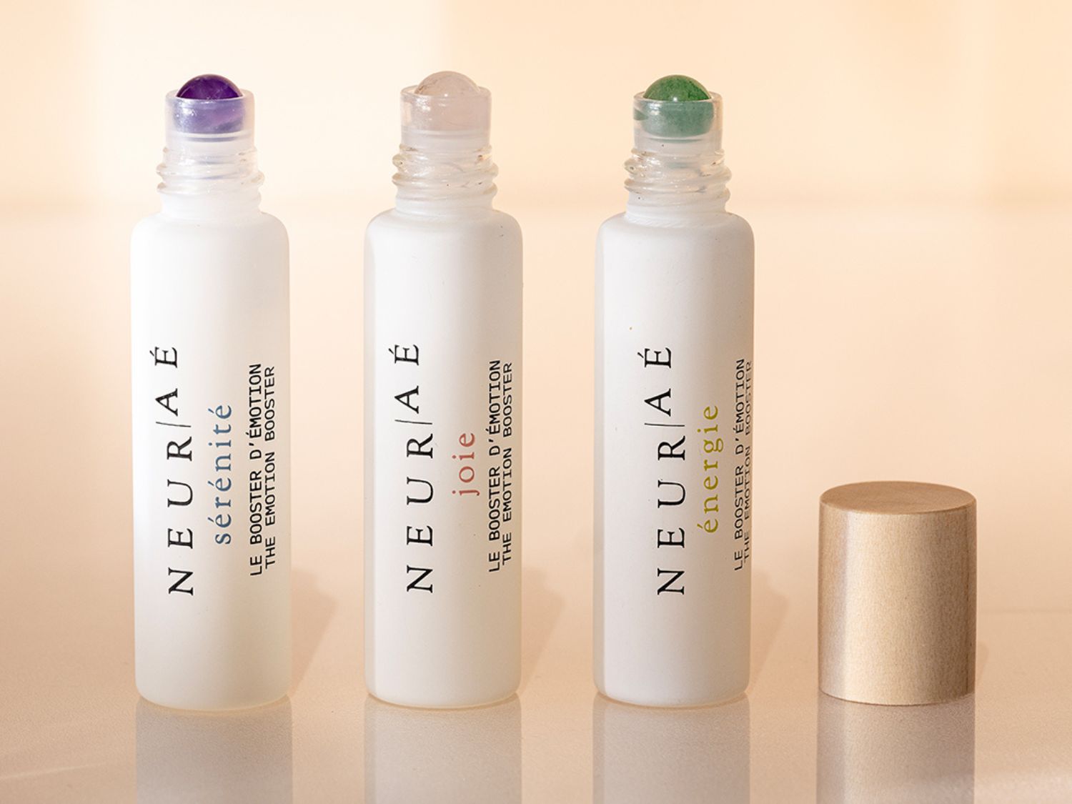 Découvrez NEURAÉ sérénité, un booster d'émotion avec un roll-on violet pour une sensation de calme et de bien-être.