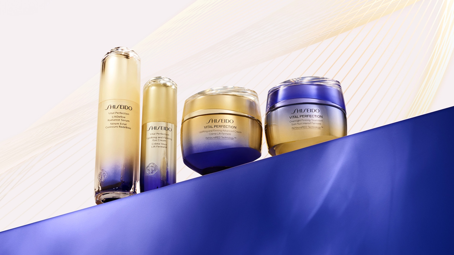 Die Shiseido Vital Perfection Linie umfasst Lift Define Radiance Serum, straffende Augencreme, fortschrittliche Creme und eine straffende Nachtbehandlung in Gold- und Blautönen.